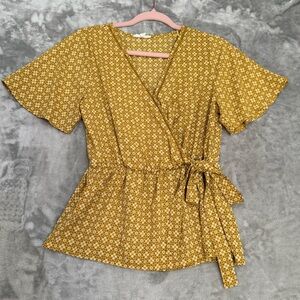 E & M Pullover Blouse with faux waist tie Mustard Color Size Medium